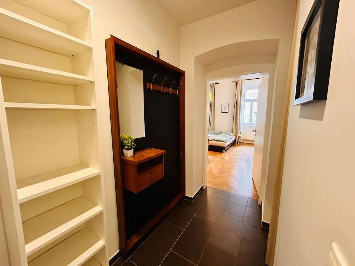 Small & Fine Apartment Near Akh Vienna