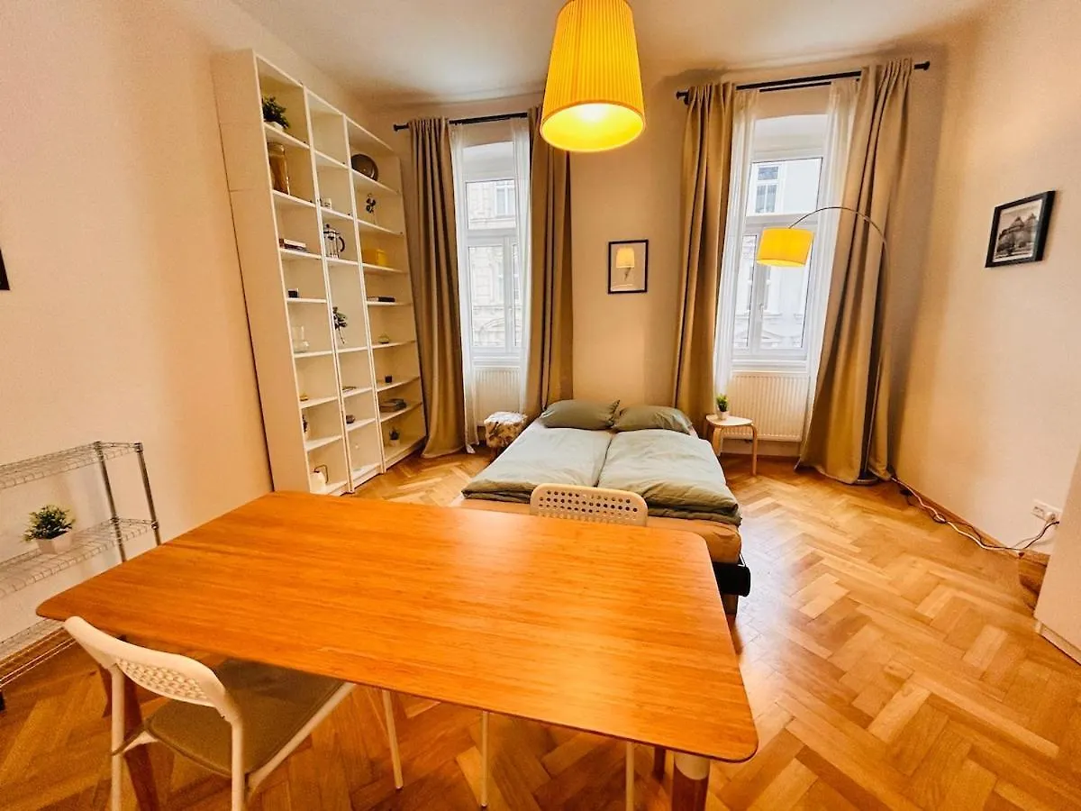 Small & Fine Apartment Near Akh Vienna 0*,